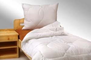 Celoroční SET Luxus Plus, přikrývka 140x200 cm 850g + polštář 70x90 cm 700g STANDARD zip